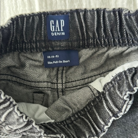 NWOT GAP FACTORY Kids Black Denim Cut Off Shorts XS (4-5) - Picture 2 of 4